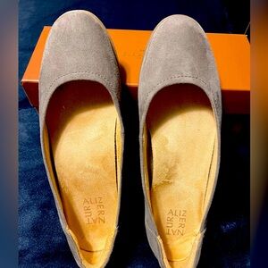 TAUPE Naturlizer Suede Flats